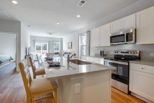 Fridge, microwave, stovetop, dishwasher - Near Golf! Family Escape 6 Mi to Ocean Isle Beach (Ocean Isle Beach)