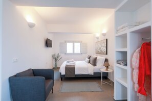 Room - Stay Lux Suites  (Karterados)
