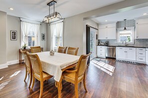 Dining - Walk to Dtwn & Rail Trail: Family Home in Lebanon (Lebanon)