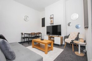 Living area - Cozy Liverpool Base Close to City Centre Stay (Merseyside)