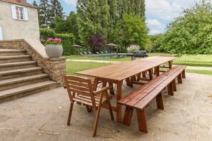 Outdoor dining - Grand Estate for 20 with Pool, Garden (Villecerf)