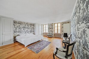 11 bedrooms, free WiFi - Grand Estate for 20 with Pool, Garden (Villecerf)