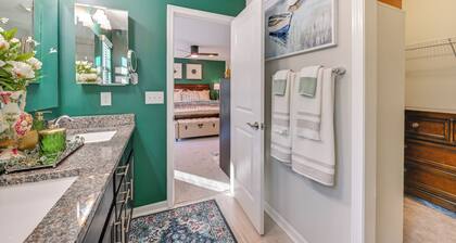 Deck, Patio! Charming Concord Studio Near Speedway