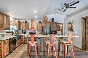Fridge, microwave, stovetop, dishwasher - 4 Units in Red River: Mtn Views, Steps to Main St (Red River)