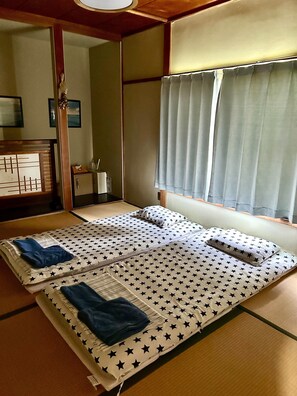 Basic-værelse til 4 personer - delvis havudsigt