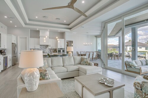 Luxe Canal-Front Getaway w/ Pool in Punta Gorda!