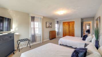 3 bedrooms, desk, iron/ironing board, travel crib
