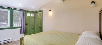 Lakeside Charm! Updated Home Near Mtn Creek Resort