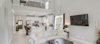Peaceful Setting: The Woodlands Creekside Retreat
