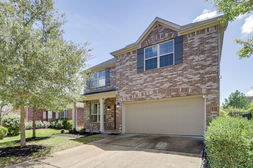 Peaceful Setting: The Woodlands Creekside Retreat