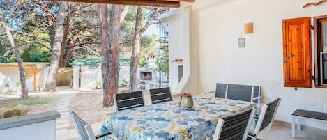 تناول الطعام بالخارج