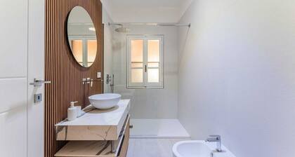 Villa with garden 400 mt from the sea