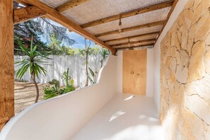 Property grounds - Villa with garden 400 mt from the sea (Sardegna)