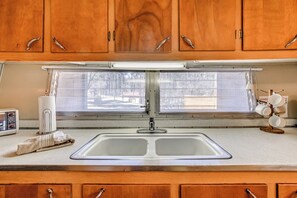 Interior - 2 Mi to Midtown! All-Season Base w/ Hot Tub Access (Ruidoso)