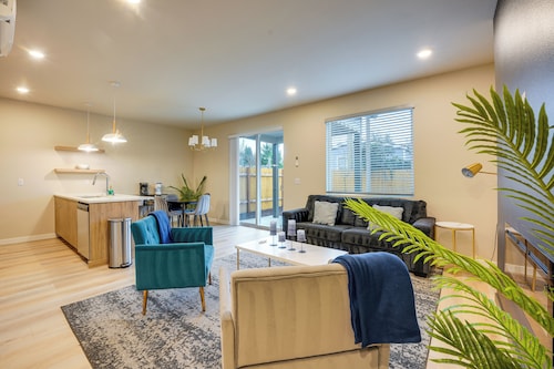Newly Built PNW Home: 1 Mi to WSU & Med Center