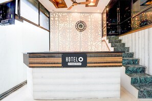 Lobby - Hotel O Tyagi Road near Railway Station (Dehradun)