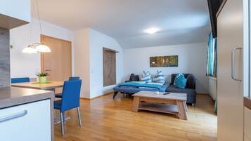 Comfort Apartment, Balcony, City View | Living area