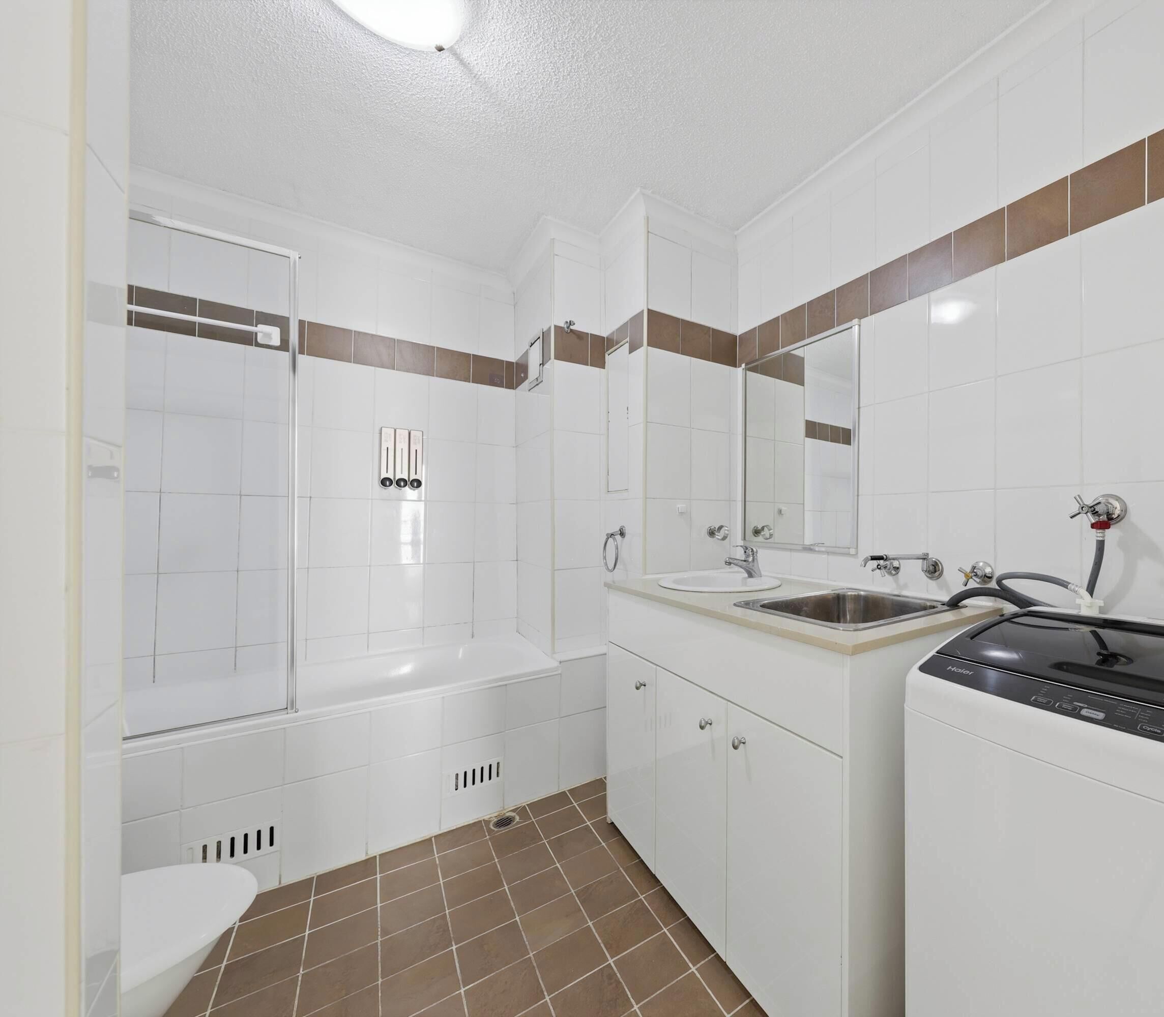 Shower, hair dryer, towels, shampoo