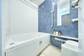 Family Apartment, Lanai, City View | Bathroom | Combined shower/bathtub, hair dryer, slippers, towels - Apartment Hotel The Espasion Umeda East (Osaka city)
