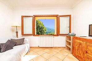 Smart TV - Apartment for 6 people (Bar sur loup)