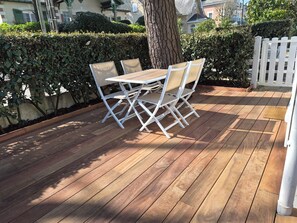 Outdoor dining - Vrbo Property (La Baule-Escoublac)