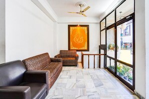 Living area - Hotel O Tyagi Road Near Prince Chowk (Dehradun)