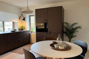 Dining - Stylish stay Bree near city center for 6 guests (Bree)