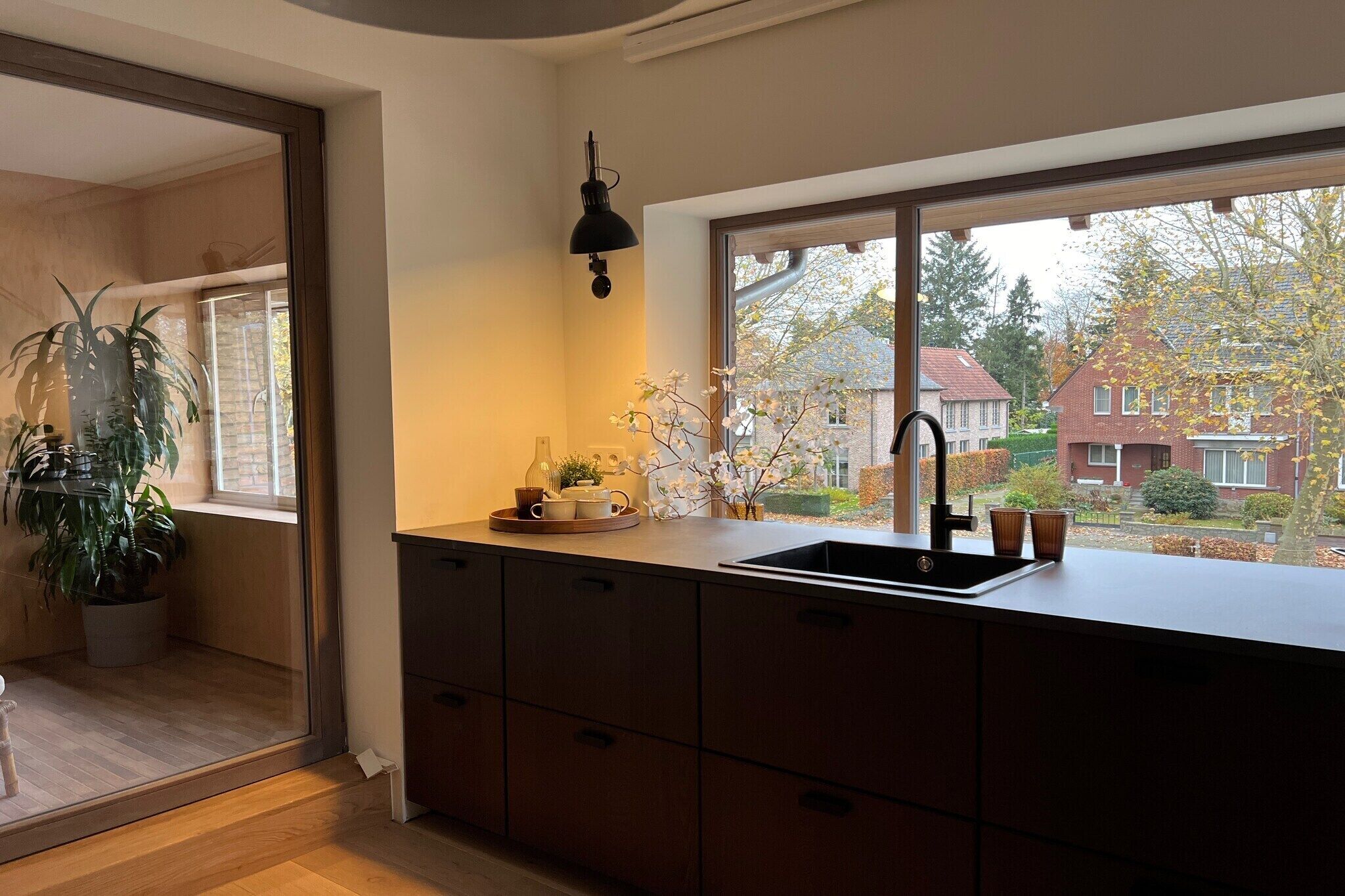 المنشأة من الداخل