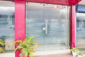 Exterior detail - Super Hotel O Krishna Nagar Chowk (Dehradun)