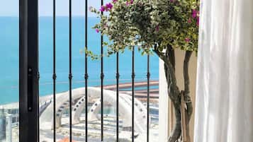 Apartamento luxo, 3 quartos, sacada, vista para o oceano | Vista do quarto
