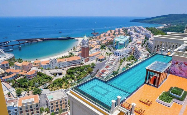 Pearl Vista Luxury Serviced Apartment Sea View & Fireworks View - Phú Quốc