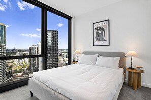 2 slaapkamers, een bureau, een strijkplank/strijkijzer, internet