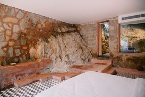 1 bedroom, desk, free WiFi, bed sheets - DanCenter Parijat Villas & Suites 1Bhk (Udaipur)