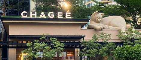 A building with a large cat sculpture and the word 'CHAGEE' on the facade.