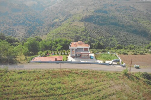 Zoa Villa - Farm House