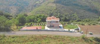 Zoa Villa - Farm House