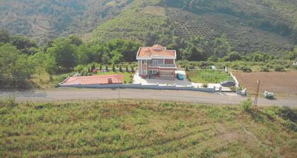 Zoa Villa - Farm House