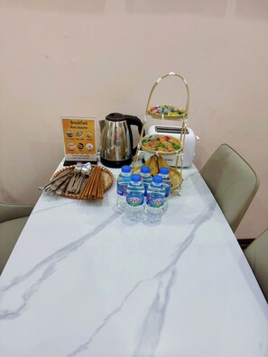 Esmorzar diari de cuina local gratuït 