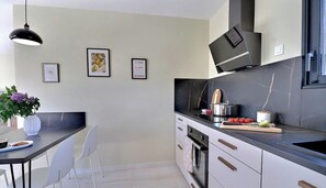 Fridge, microwave, oven, stovetop - NEW: The ultimate new villa with heated private pool, rated 4 stars (GROSPIERRES)