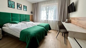 Kamar Double atau Twin Deluks, pemandangan halaman | Meja kerja dan Wi-Fi gratis