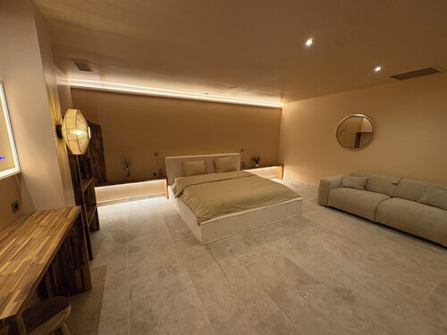 Spa suite privatif avdc Jacuzzi, sauna, douche sensoriel, siège japonais massage