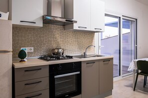 Private kitchen - Residence Casuzze with pool - Two-room apartment (Kaukana)