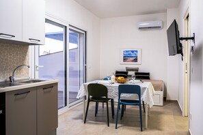 Private kitchen - Residence Casuzze with pool - Two-room apartment (Kaukana)