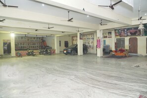 Interior - Omji Ashram Varanasi (Varanasi)