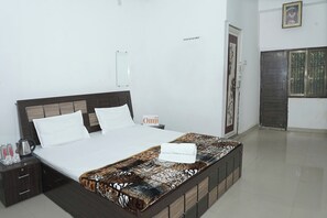 Deluxe Double Room - Omji Ashram Varanasi (Varanasi)