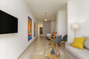 TV - Vivienne by halu!, Apartment in the center (Thessaloniki)