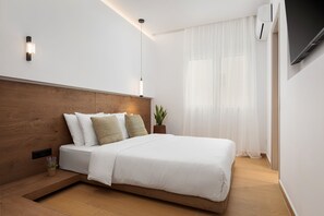Deluxe Apartment | In-room safe, soundproofing, iron/ironing board, travel crib - Acropolis City Icon Residence (Athens)
