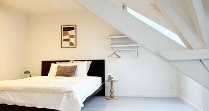 Spacious Rooms 15 Min to City Center