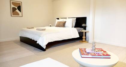 Spacious Rooms 15 Min to City Center