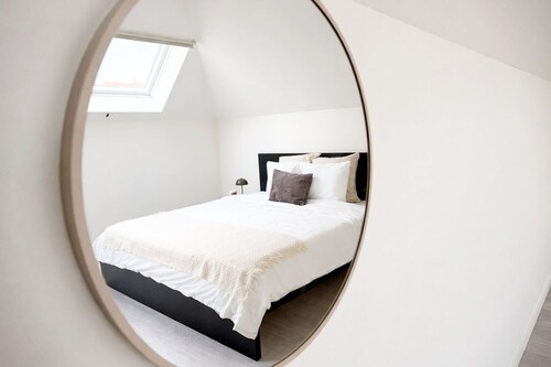 Spacious Rooms 15 Min to City Center
